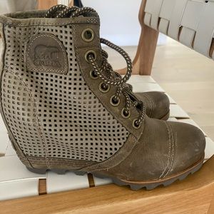 Sorel boots size 7.5